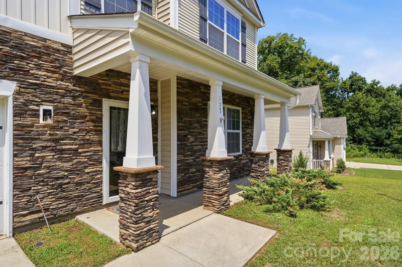 137 Rippling Water Dr, Mount Holly, NC 28120
