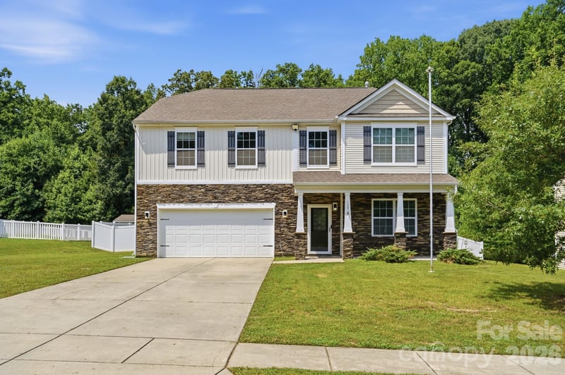 137 Rippling Water Dr, Mount Holly, NC 28120