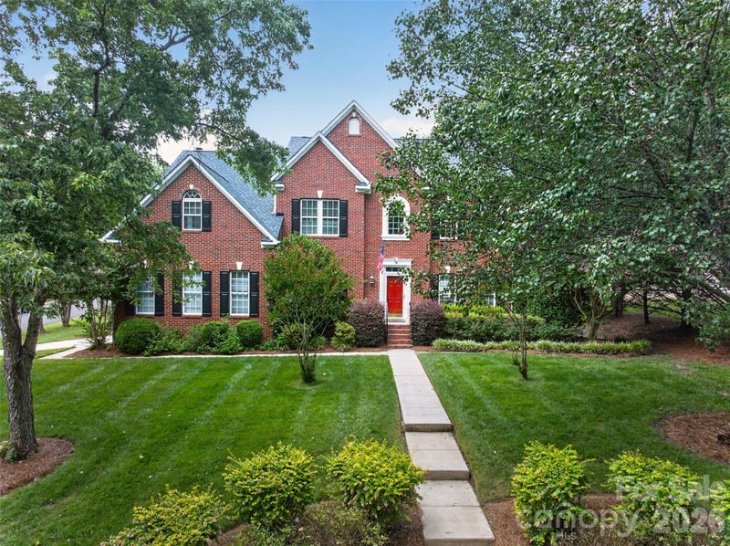 204 Whitegrove Dr, Fort Mill, SC 29715