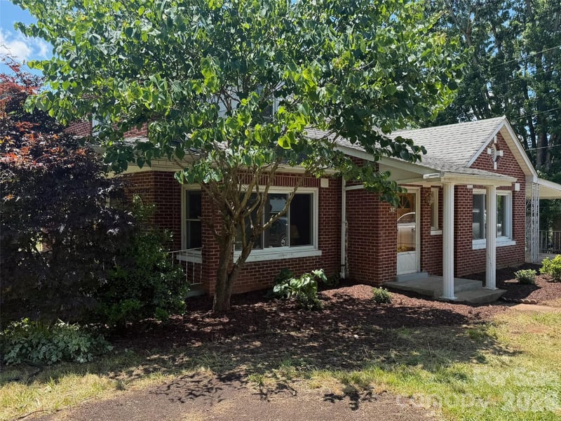 654 Ratcliff Cove Rd, Waynesville, NC 28786