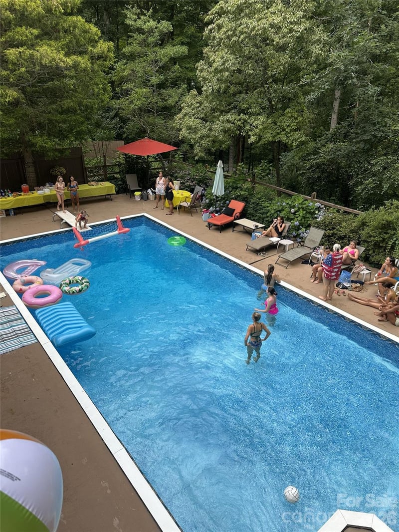 16 Canterbury Dr, Arden, NC 28704