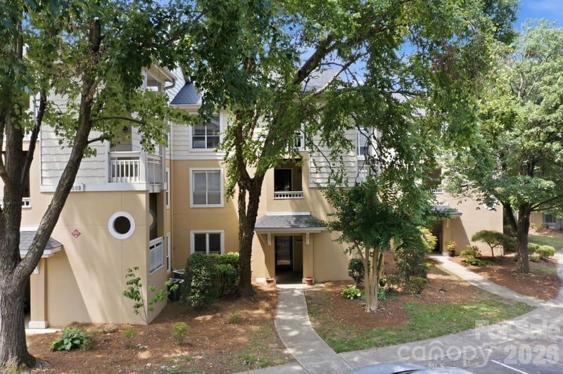 18009 Kings Point Dr, Cornelius, NC 28031