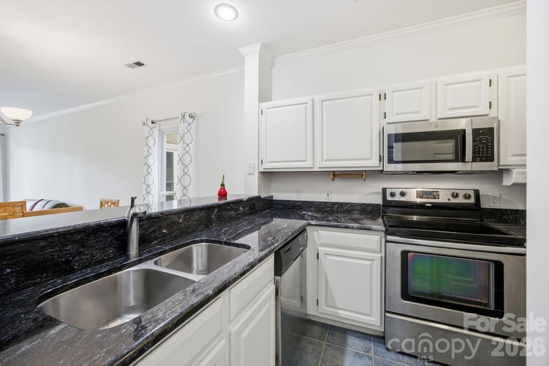 18009 Kings Point Dr, Cornelius, NC 28031