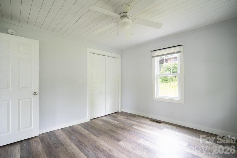 250 Oakdale St, Brevard, NC 28712