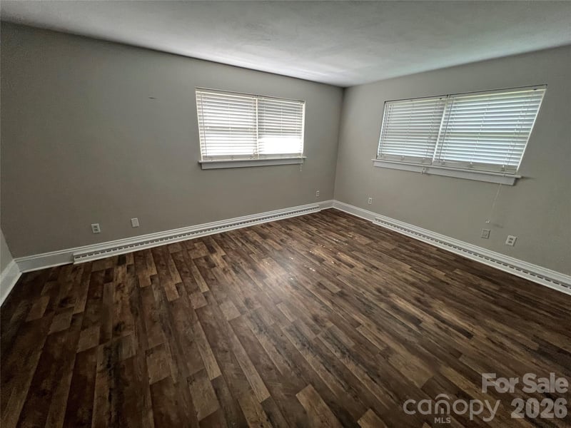 2171 6th St, Hickory, NC 28601