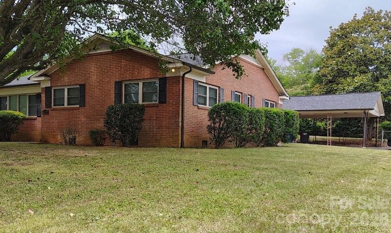 2171 6th St, Hickory, NC 28601