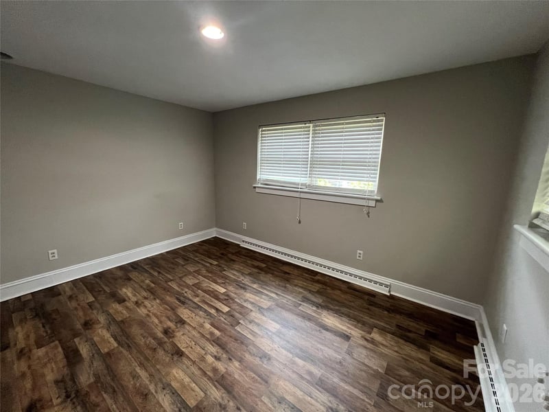 2171 6th St, Hickory, NC 28601