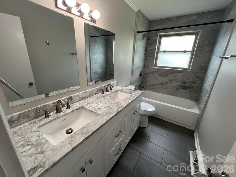2171 6th St, Hickory, NC 28601