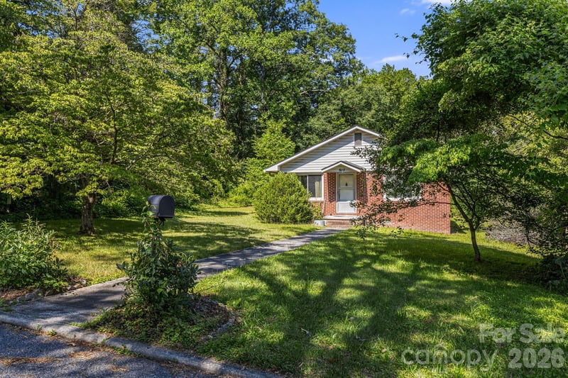917 Fassifern Ct, Hendersonville, NC 28791