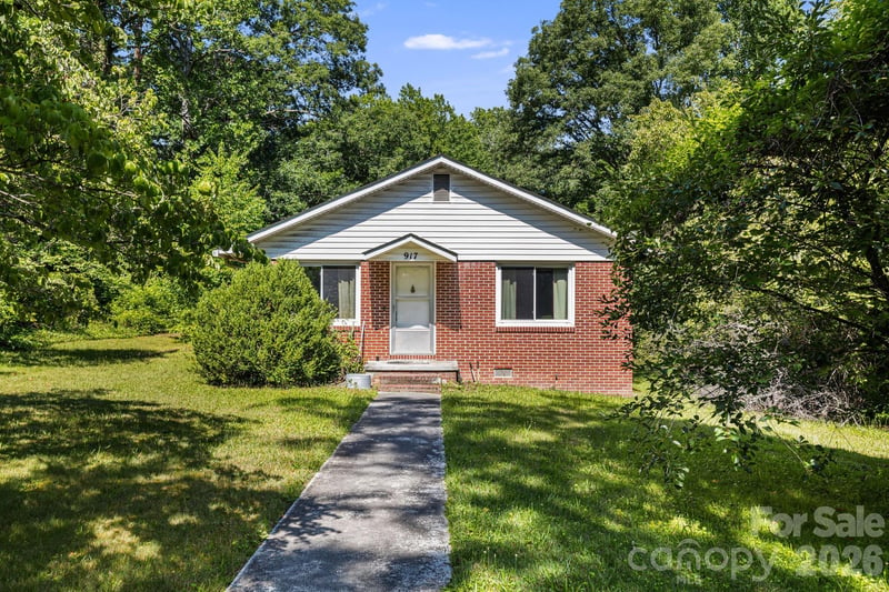 917 Fassifern Ct, Hendersonville, NC 28791