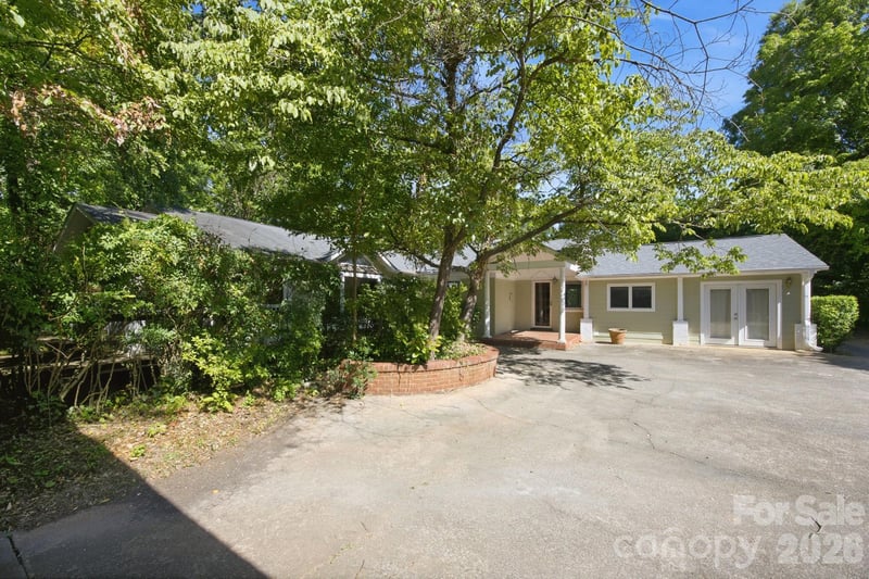 827 Jefferson Dr, Charlotte, NC 28270