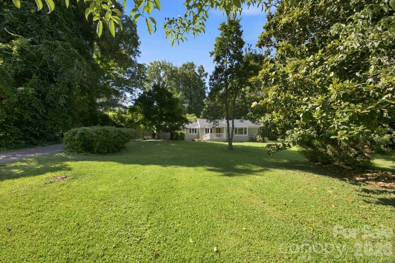 827 Jefferson Dr, Charlotte, NC 28270