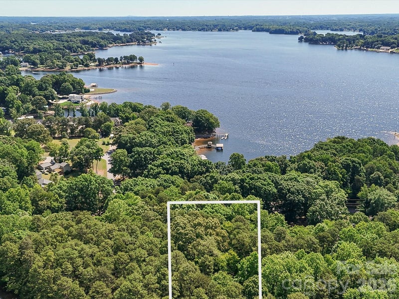 8793 Peninsula Dr, Terrell, NC 28682