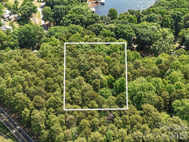 8793 Peninsula Dr, Terrell, NC 28682