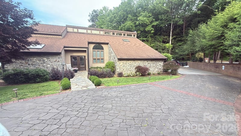 4444 3rd Street Ln, Hickory, NC 28601