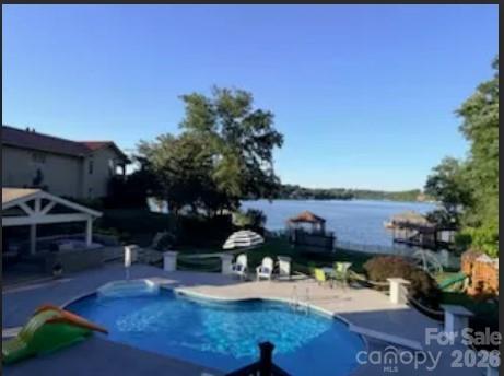 4444 3rd Street Ln, Hickory, NC 28601