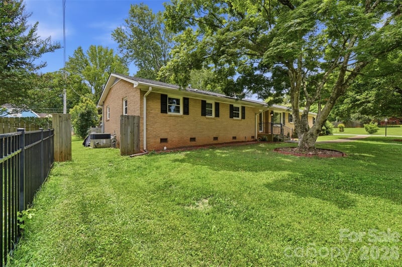 6108 Mallard Dr, Charlotte, NC 28227
