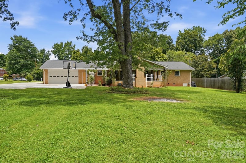 6108 Mallard Dr, Charlotte, NC 28227