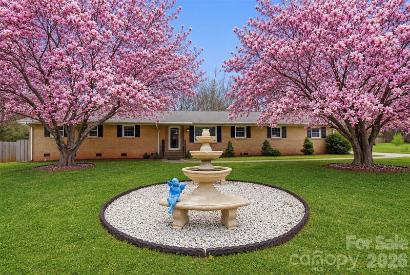 6108 Mallard Dr, Charlotte, NC 28227
