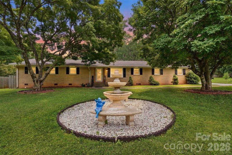 6108 Mallard Dr, Charlotte, NC 28227