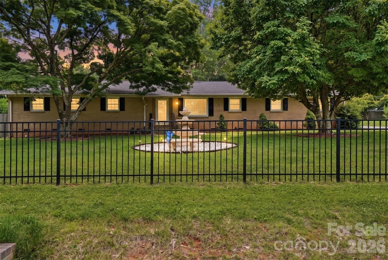 6108 Mallard Dr, Charlotte, NC 28227