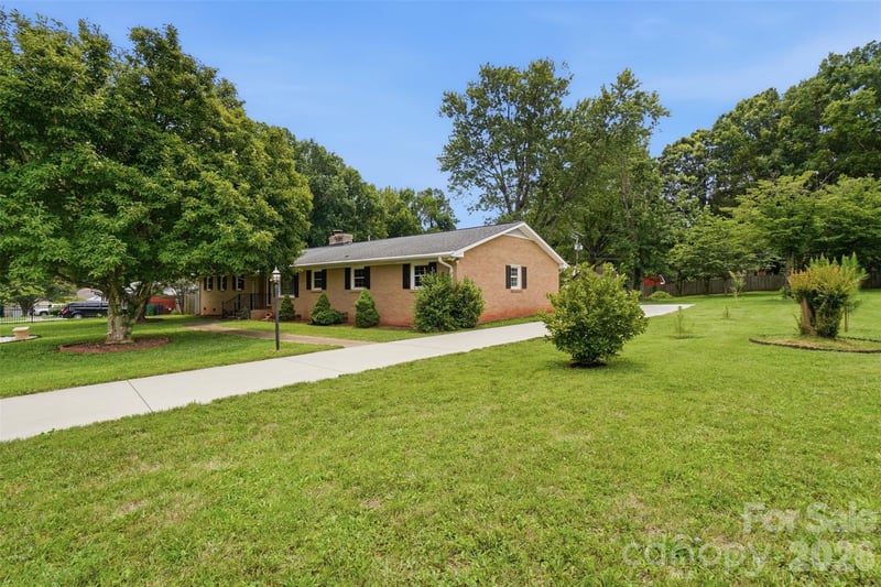 6108 Mallard Dr, Charlotte, NC 28227