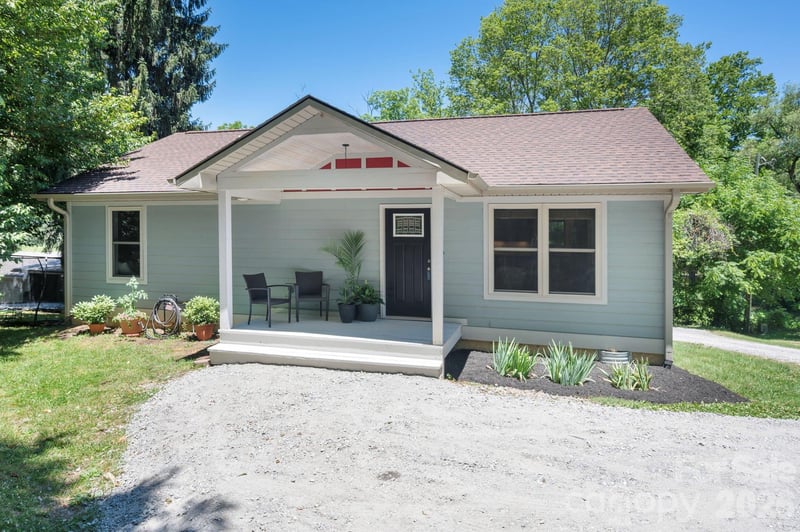 2546 Old Clyde Rd, Clyde, NC 28721