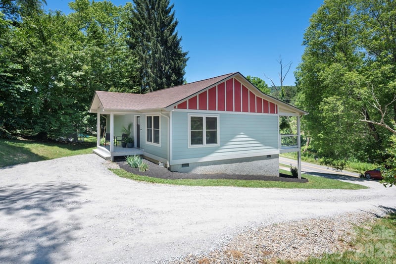 2546 Old Clyde Rd, Clyde, NC 28721
