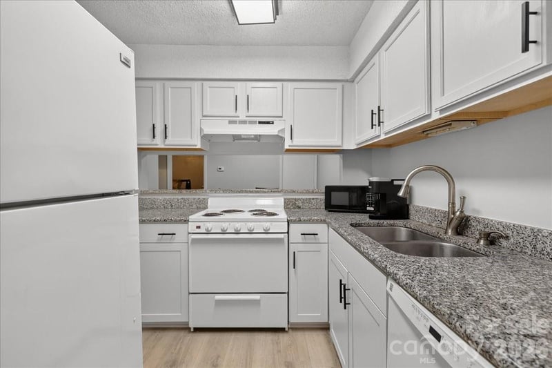 1608 Sharon Rd W #47, Charlotte, NC 28210