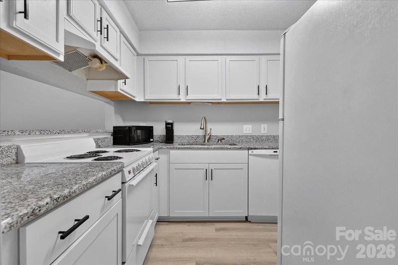 1608 Sharon Rd W #47, Charlotte, NC 28210