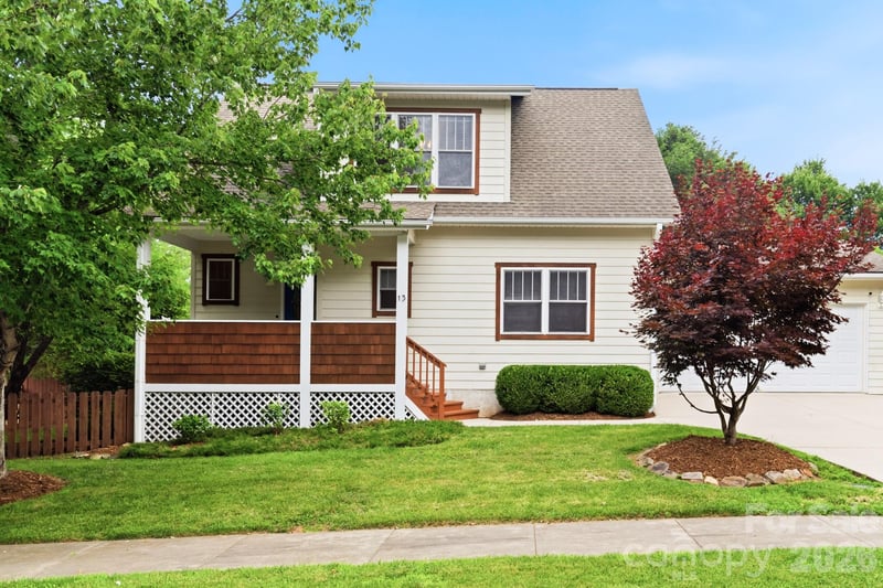 13 Triple H Dr, Asheville, NC 28806