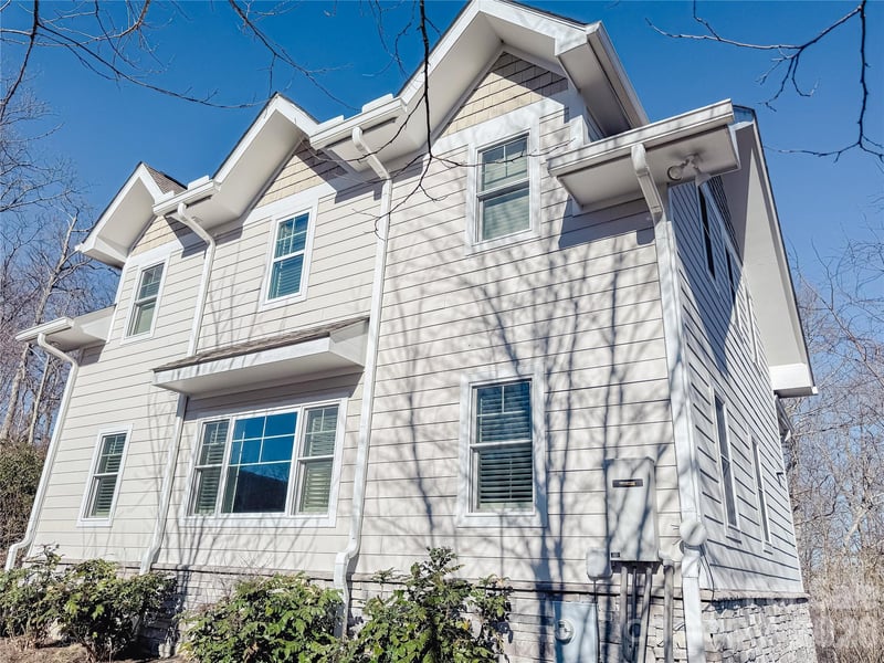 11 Lila Ln, Clyde, NC 28721