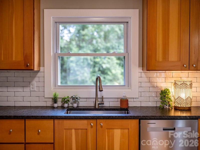 104 Justice Ridge Rd, Candler, NC 28715