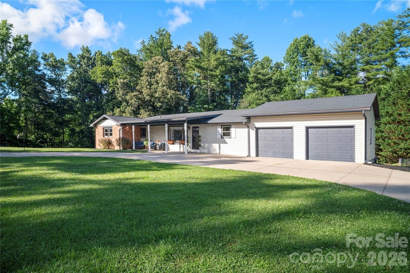 98 Pinecrest Ln, Hendersonville, NC 28739