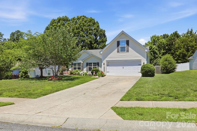 144 Golden Valley Dr, Mooresville, NC 28115