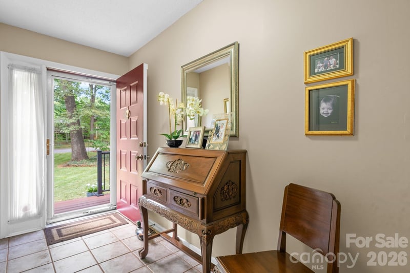 446 17th Avenue Dr, Hickory, NC 28601