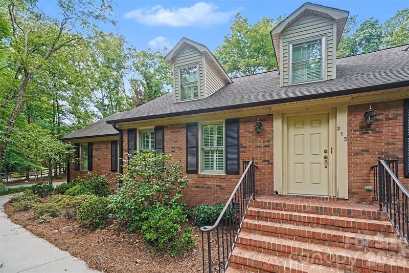 215 Chedworth Ct, Concord, NC 28025