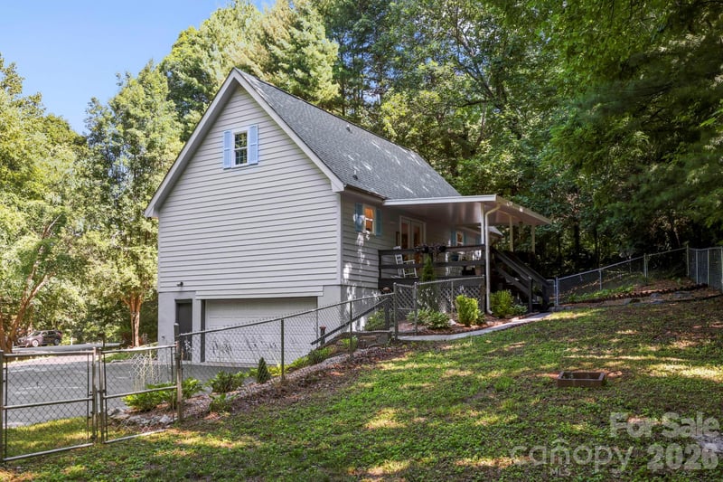 209 Mint Way, Flat Rock, NC 28731