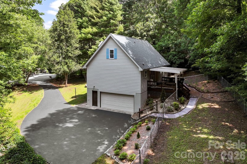 209 Mint Way, Flat Rock, NC 28731