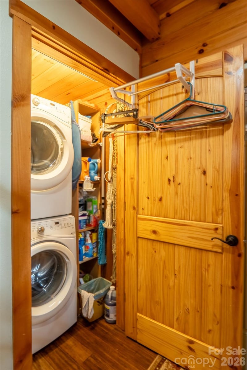 700 Howard Dr, Lake Lure, NC 28746