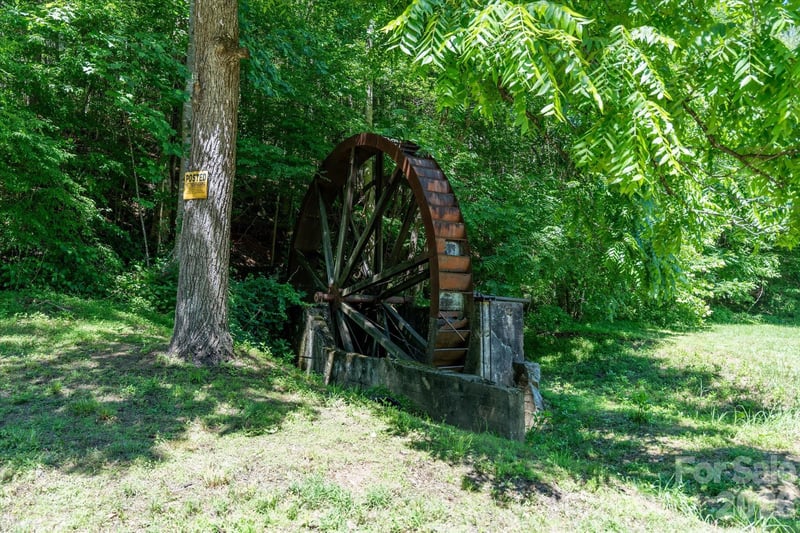 1194 Palmer Rd, Mill Spring, NC 28756