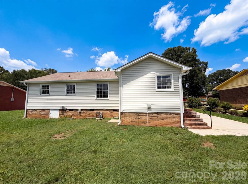 2039 Artwood Ln, Charlotte, NC 28217