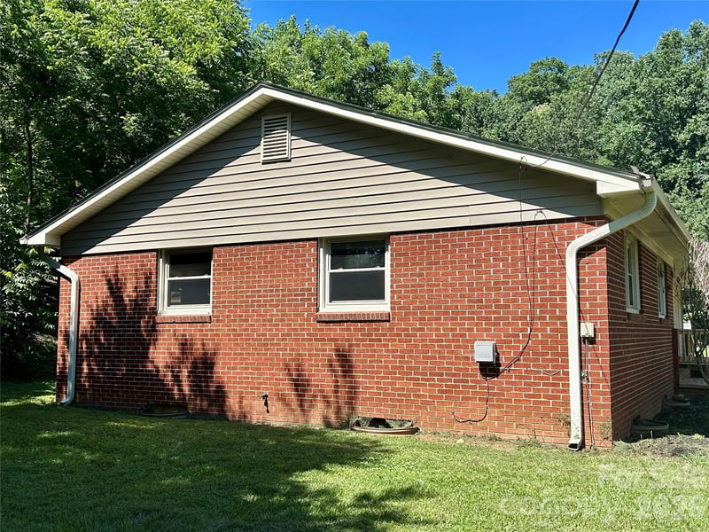 169 Double Island Rd, Burnsville, NC 28714