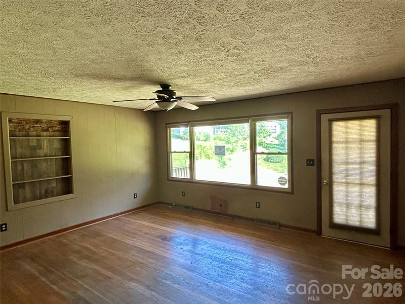 169 Double Island Rd, Burnsville, NC 28714