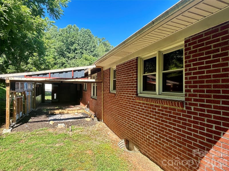 169 Double Island Rd, Burnsville, NC 28714