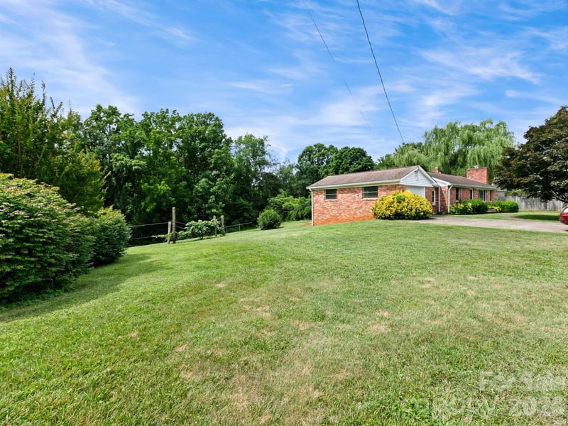 49 Hickory Tree Rd, Asheville, NC 28805