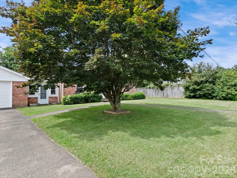 49 Hickory Tree Rd, Asheville, NC 28805