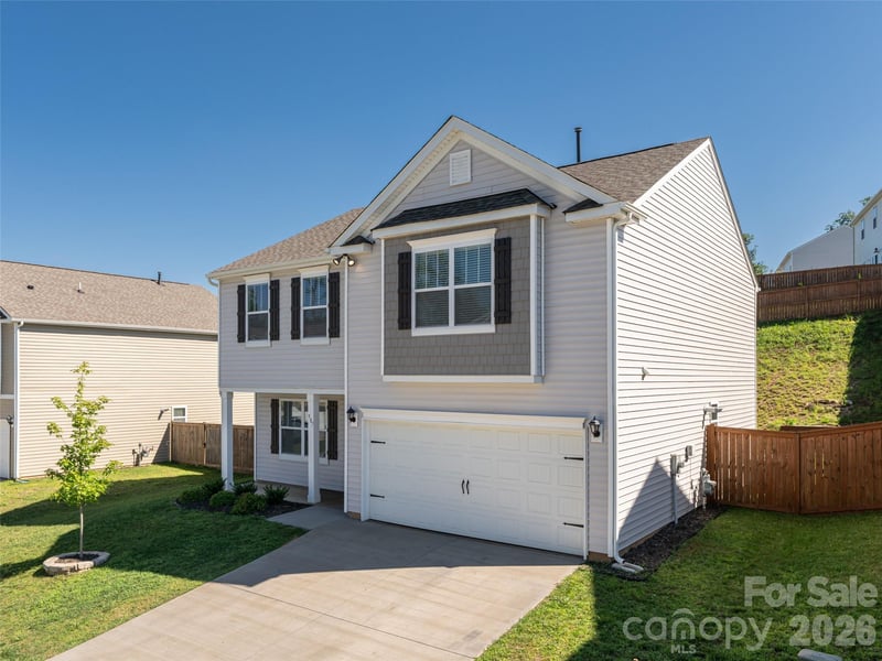 907 Newport Ct, Asheville, NC 28806