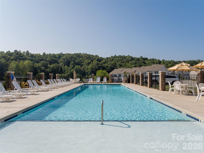 907 Newport Ct, Asheville, NC 28806