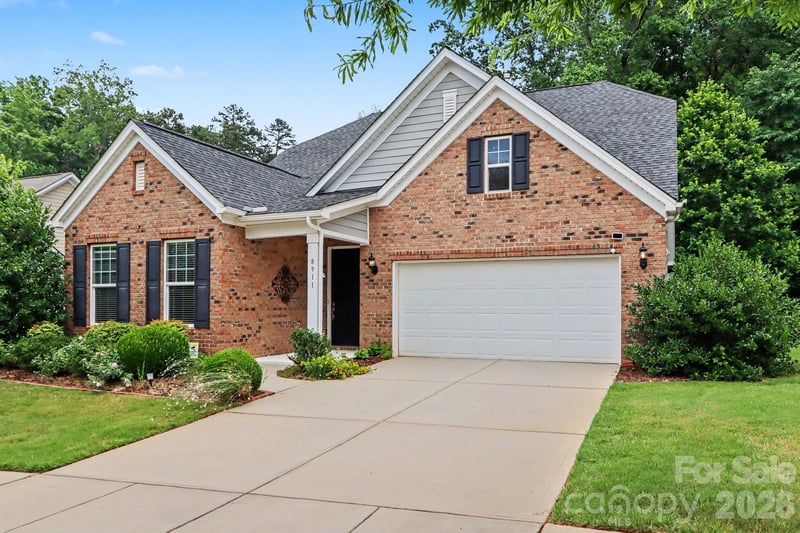 8911 Bur Ln, Huntersville, NC 28078
